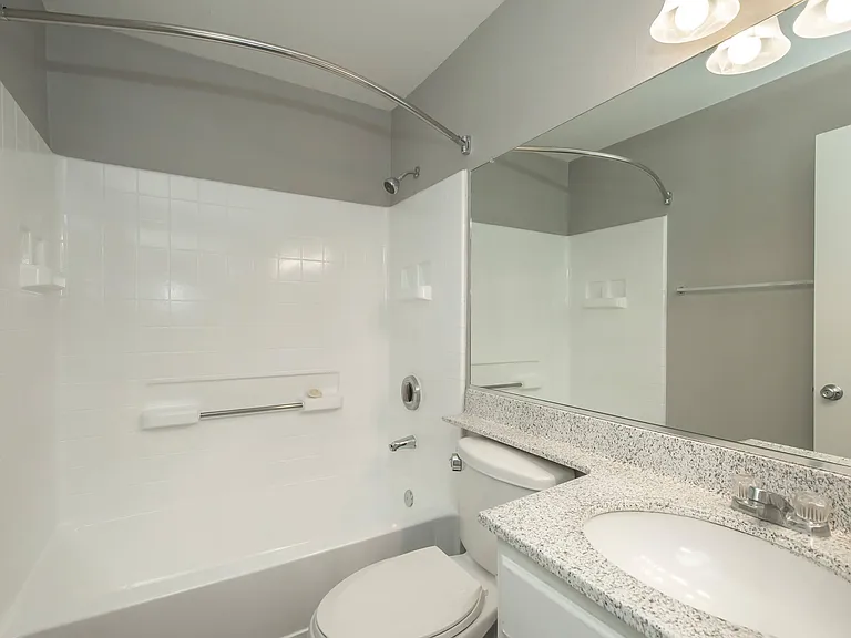 Palm Court Apartment Homes — Photo 63