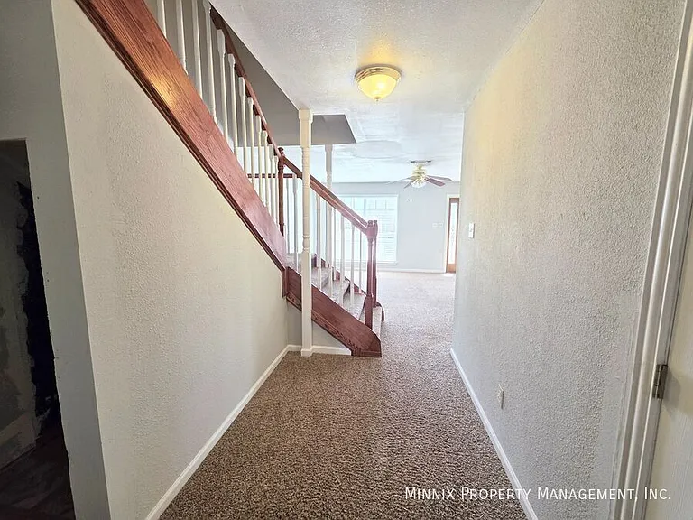 1325 E Cowden Ave — Photo 18