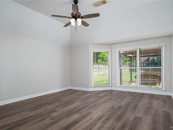 3rd image of 2702 Mayfield St