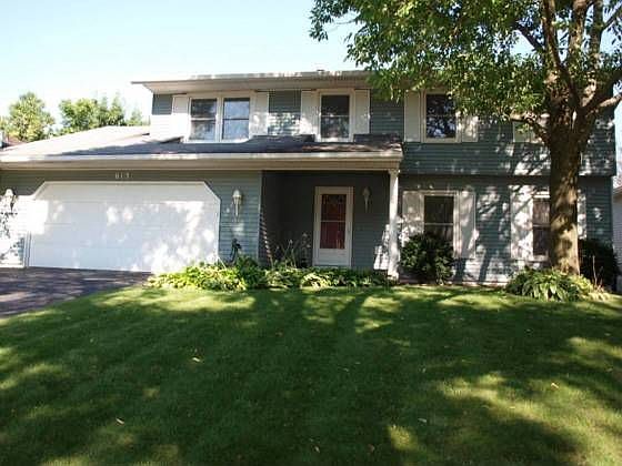 2nd image of 613 Concord Ln NW