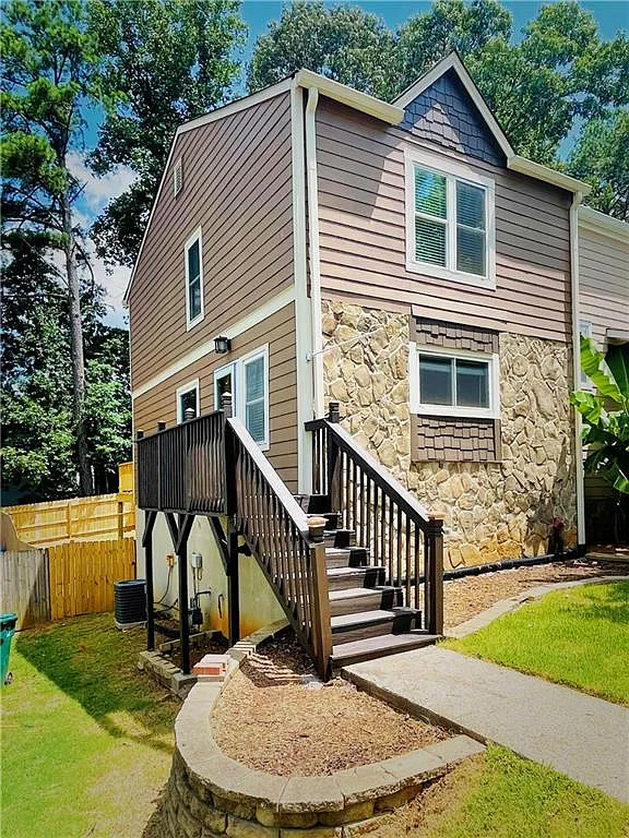2 bed, 1.0 bath, 1080 sqft, $1,800 — Photo 2