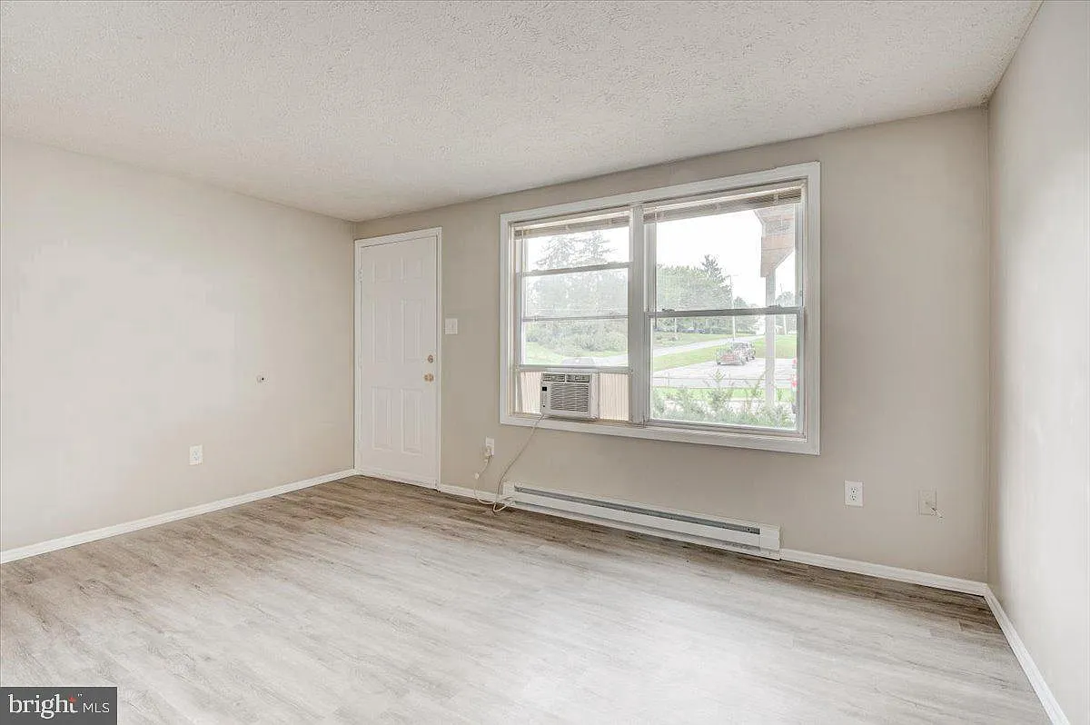 2 bed, 1.0 bath, 900 sqft, $1,195 — Photo 4