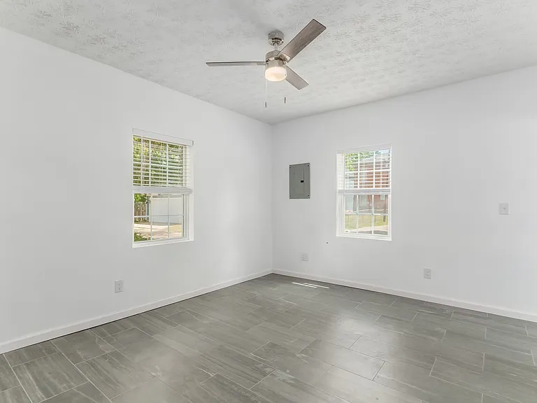 1426 E Rich St — Photo 17