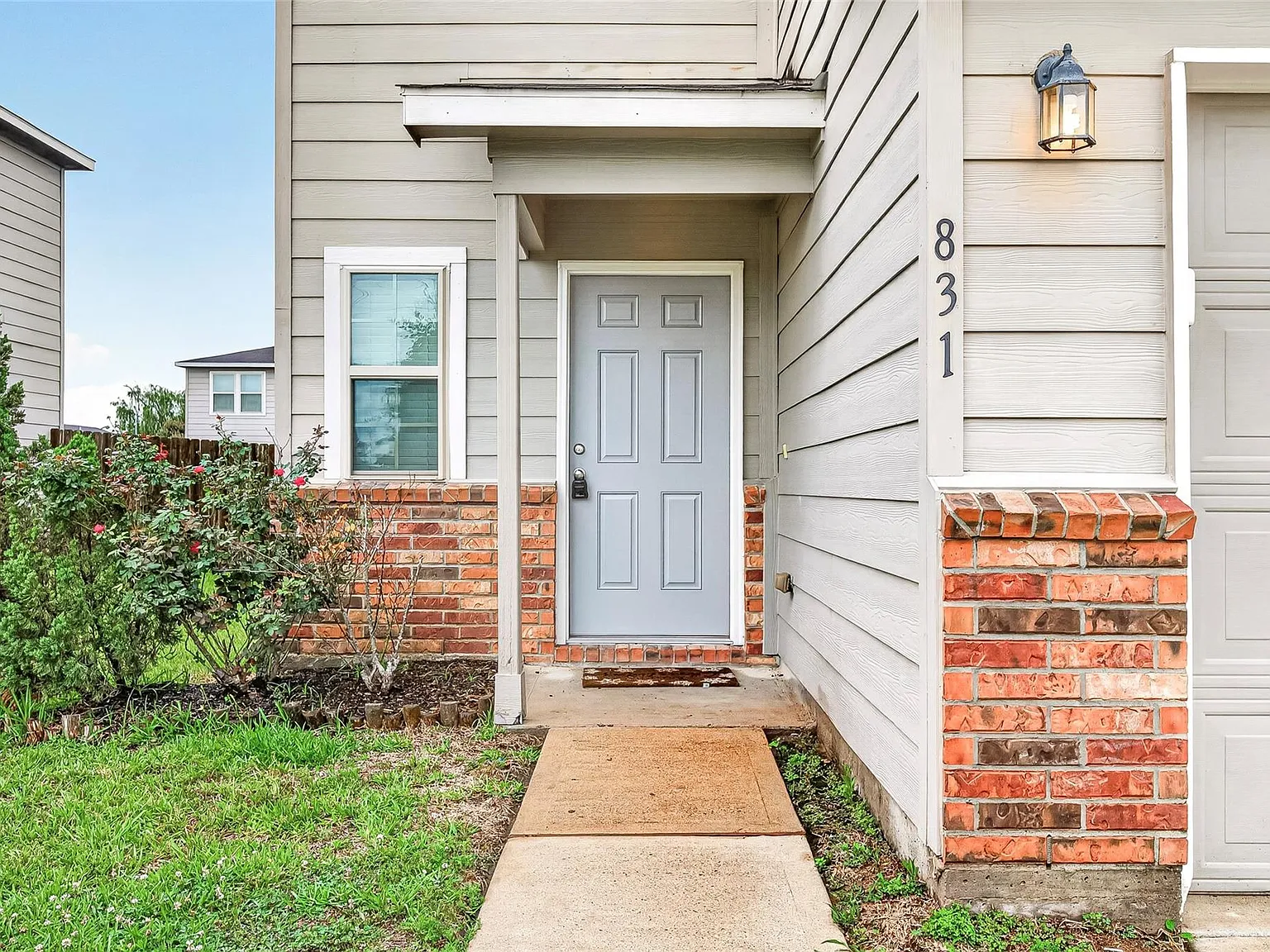 4 bed, 3.0 bath, 2201 sqft, $1,950 — Photo 2