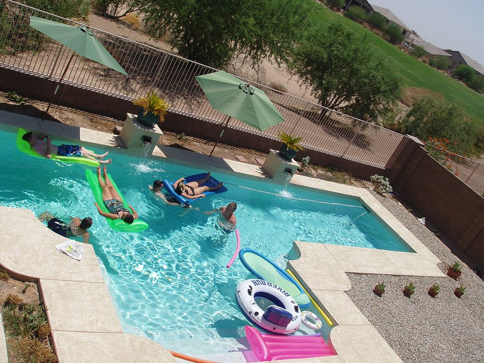 Lap pool with party bench for 16!