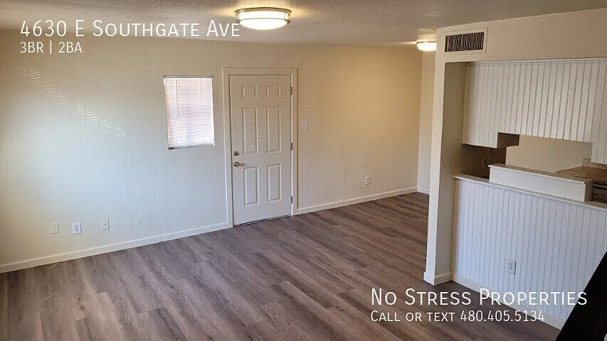 3 Bed Town Home of 40th St & Broadway! — Photo 3
