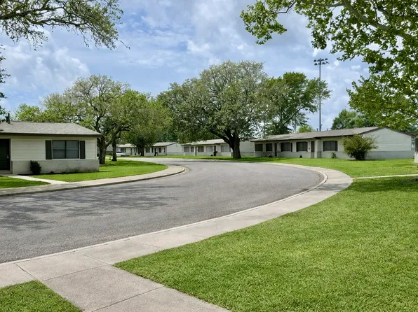 16 Court Dr, Bridge City, TX