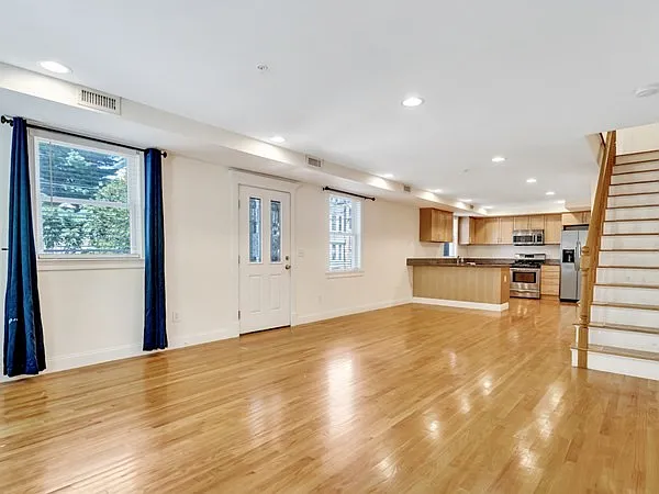 3 bed, 2.5 bath, 1727 sqft, $4,200 — Photo 3