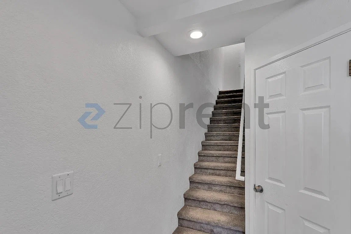 2 bed, 1.5 bath, 1150 sqft, $3,675 — Photo 4