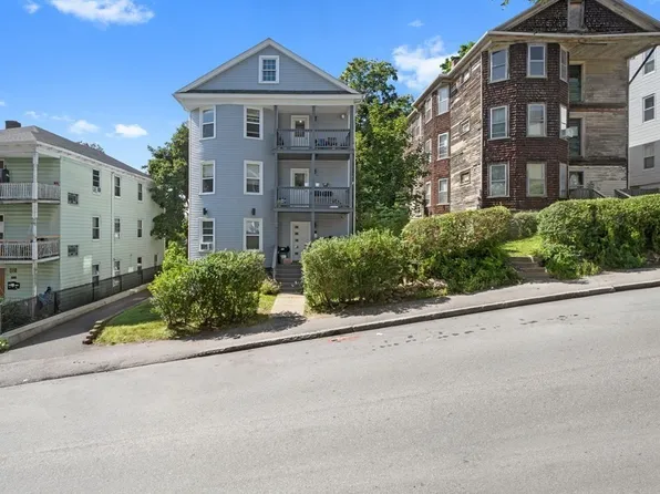 15 Stanton St, Worcester, MA 01605