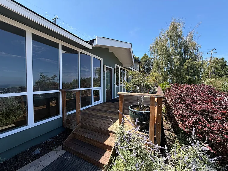 800 Buckland Ave — Photo 2