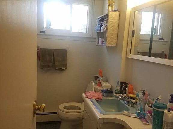 3rd image of 3675 Ionia St