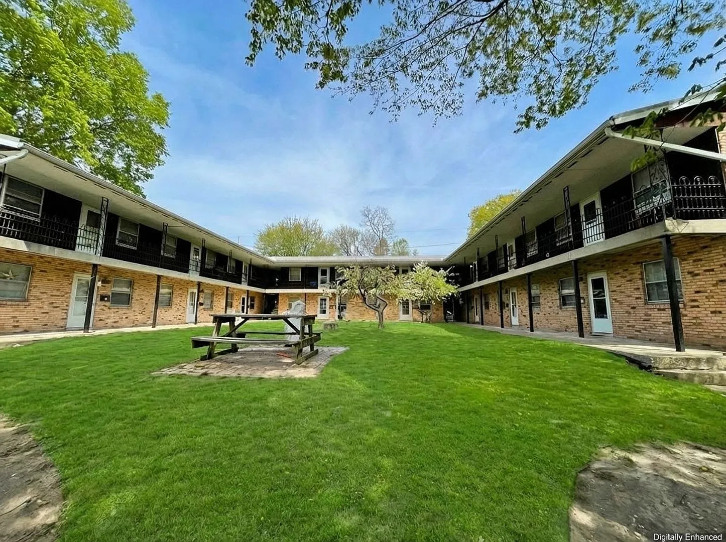 Main Apartments — Photo 2