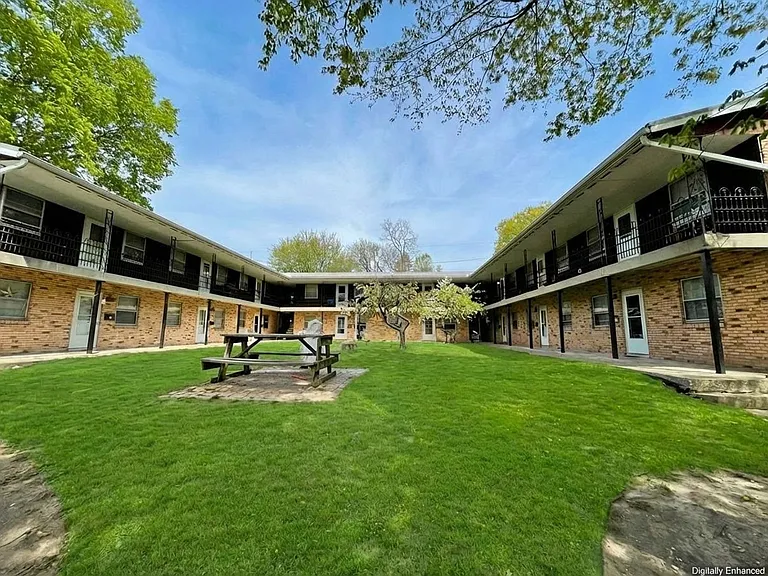 408 W Main St — Photo 2