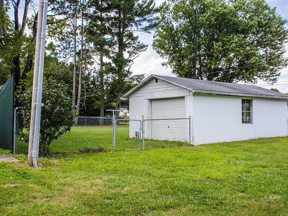 2nd image of 7536 Selby Rd