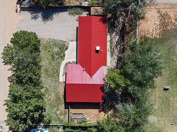3rd image of 890 Oak St