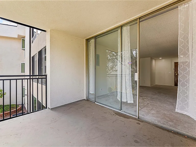 1340 S Beverly Glen Blvd #202 — Photo 27