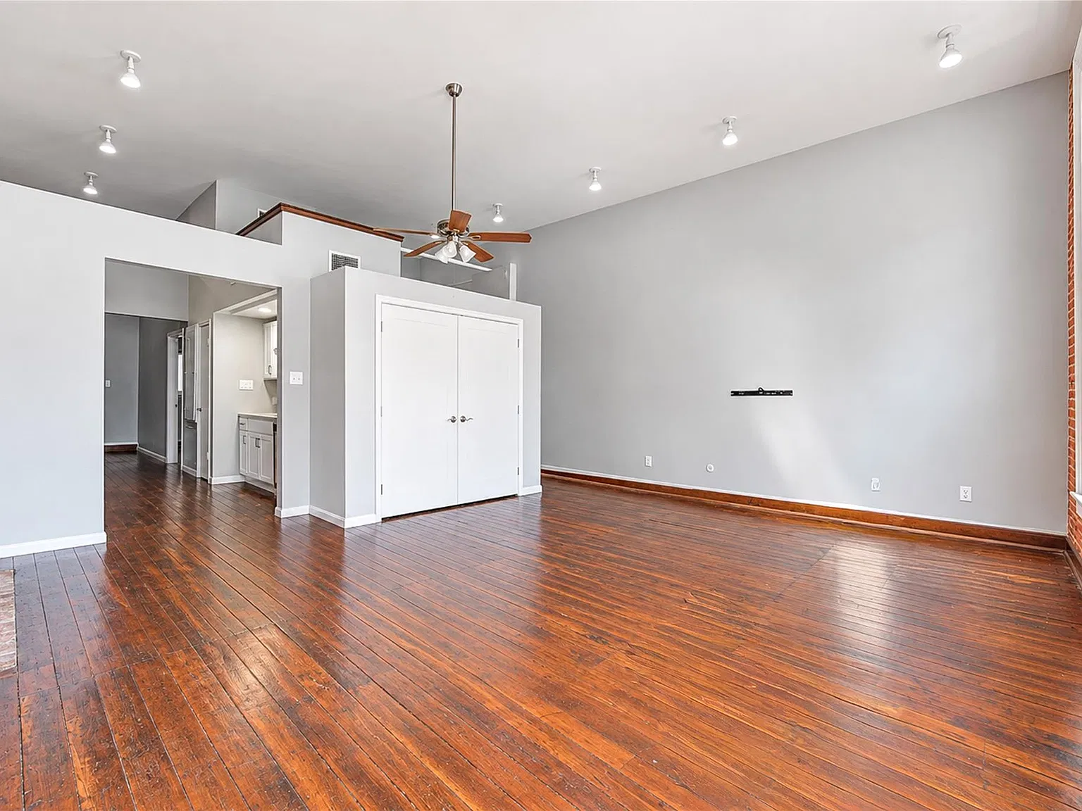 1 bed, 1.0 bath, 1254 sqft, $1,690 — Photo 3