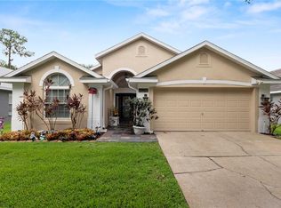 5718 Hawklake Rd, Lithia, FL 33547