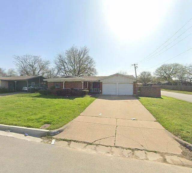 1400 Milmo Dr — Photo 1