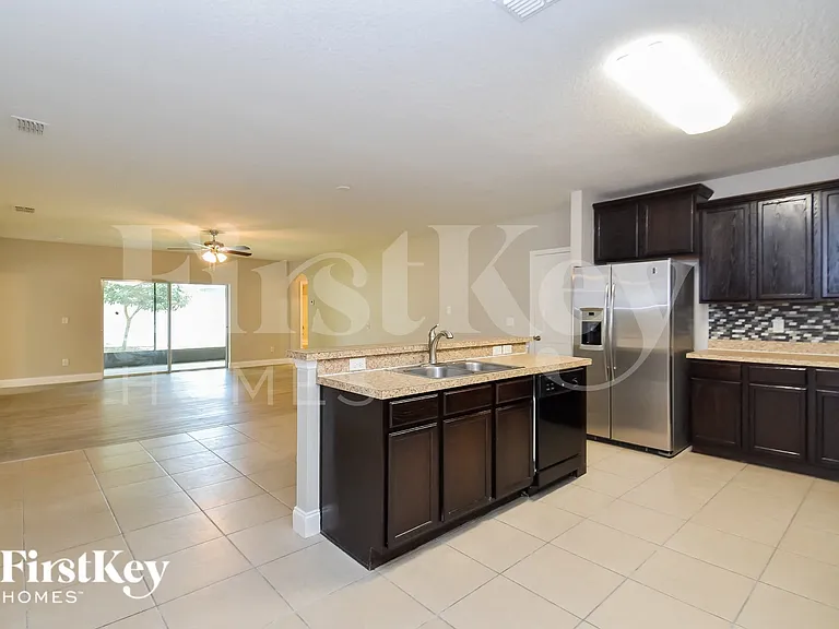 481 Nadeau Way — Photo 6