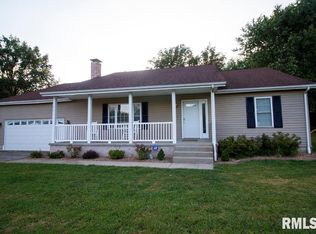 703 S Main St, Belle Rive, IL 62810