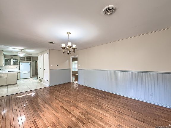 4th image of 506 Larkwood Dr