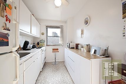 3rd image of 215 Adams St APT 11H