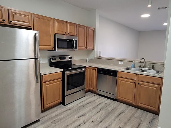 5th image of 493 Scrub Jay Dr #1