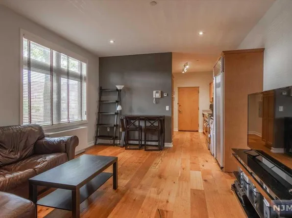 276 Chestnut St, Nutley, NJ 07110