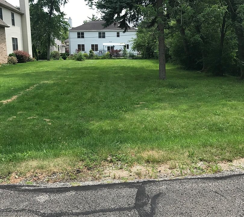 2nd image of 973 E Crest Ave