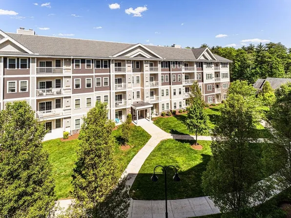 10 Braemoor Woods Road #400, Salem, NH 03079