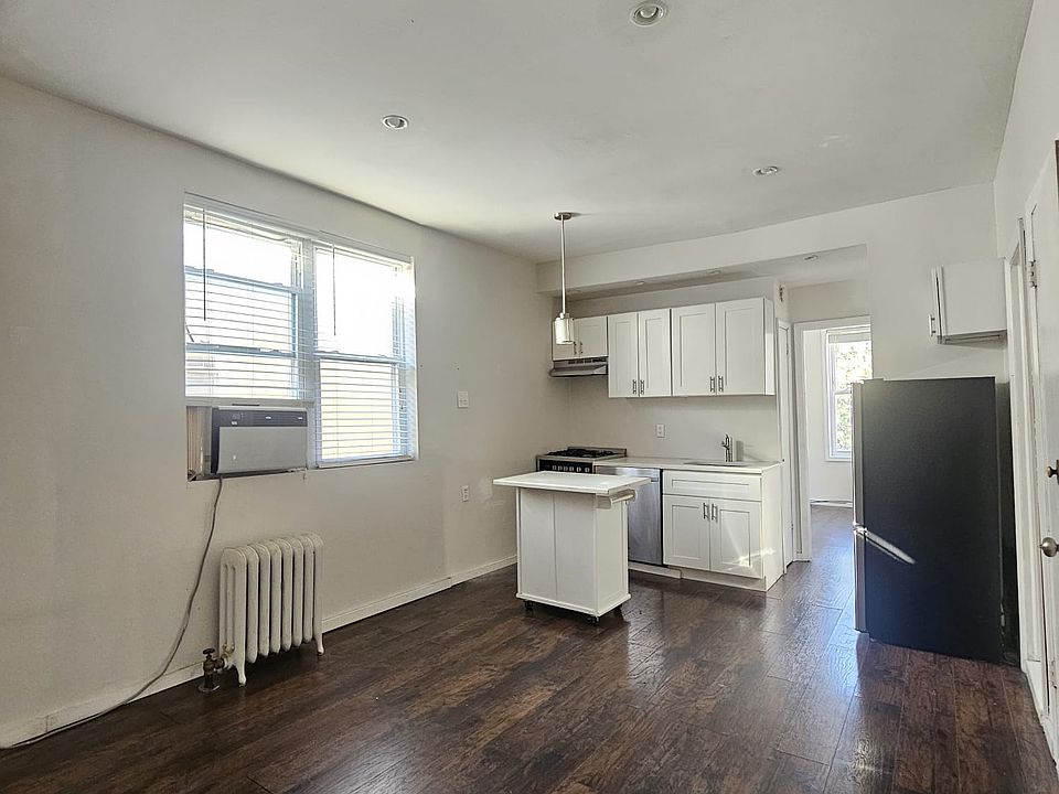 1st image of 2312 Steinway St #2
