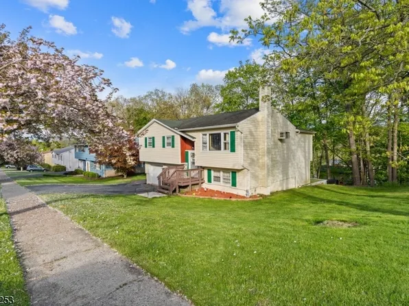 13 Birch Dr, Newton Town, NJ 07860