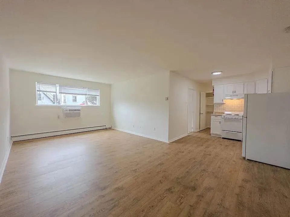 1528 Elmwood Ave - Folcroft Gardens - 1528 - 200 — Photo 3