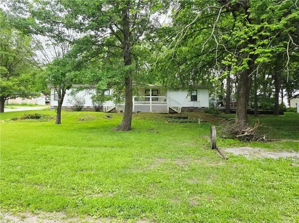 58 N Longview Rd, Pleasanton, KS 66075