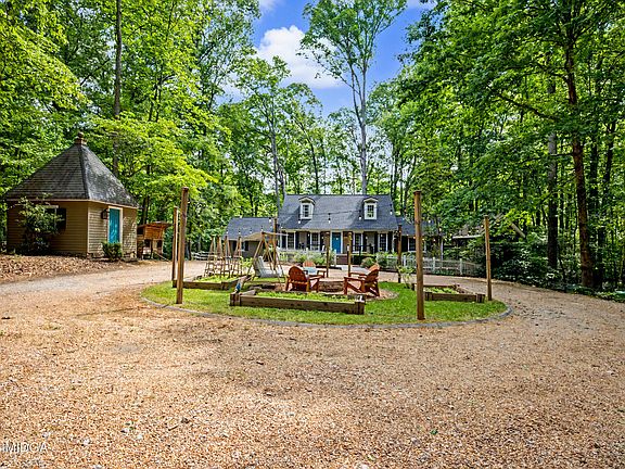 3rd image of 893 Happy Valley Cir