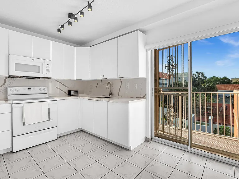 199 SW 12th Ave #313-B — Photo 8