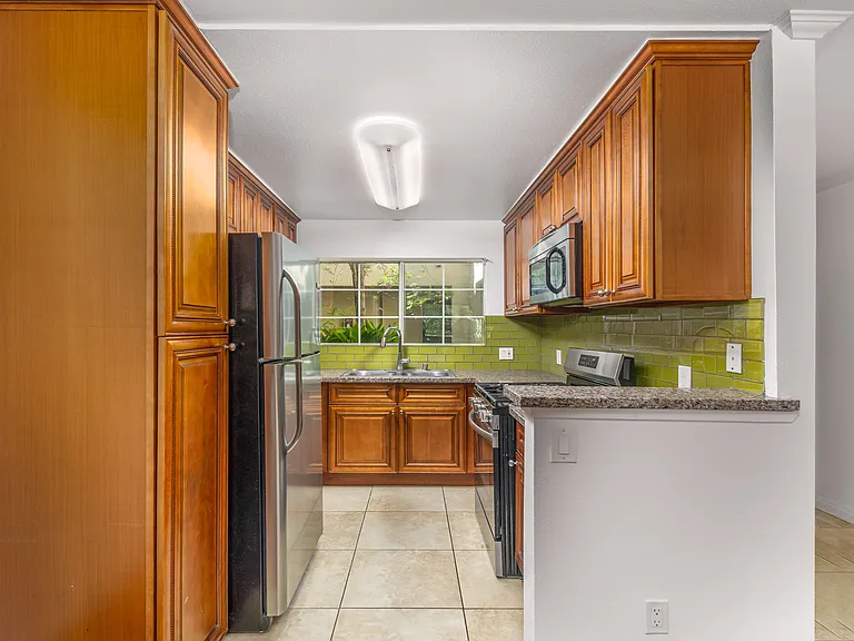 5520 Owensmouth Ave #108 — Photo 6