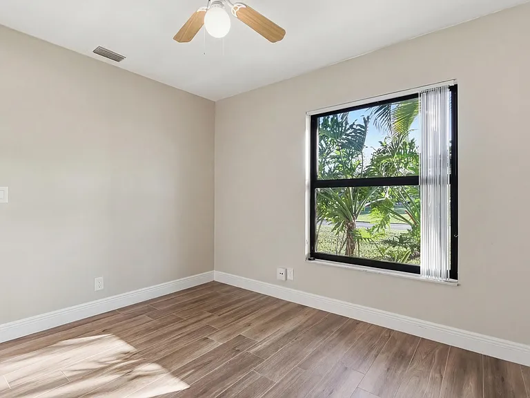5694 Northpointe Ln — Photo 17
