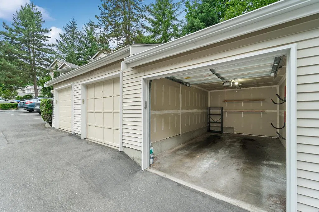Woodinview Condominium - 2 bedrooms — Photo 3