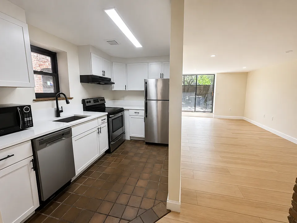 84 Gainsborough St #6W
