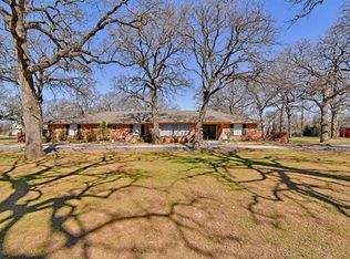 5495 Whispering Oaks Ln, Fort Worth, TX 76140
