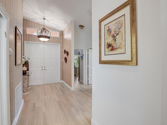 4th image of 11641 Dove Hollow Avenue