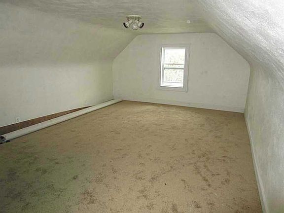 4th image of 166 Westcott Ave