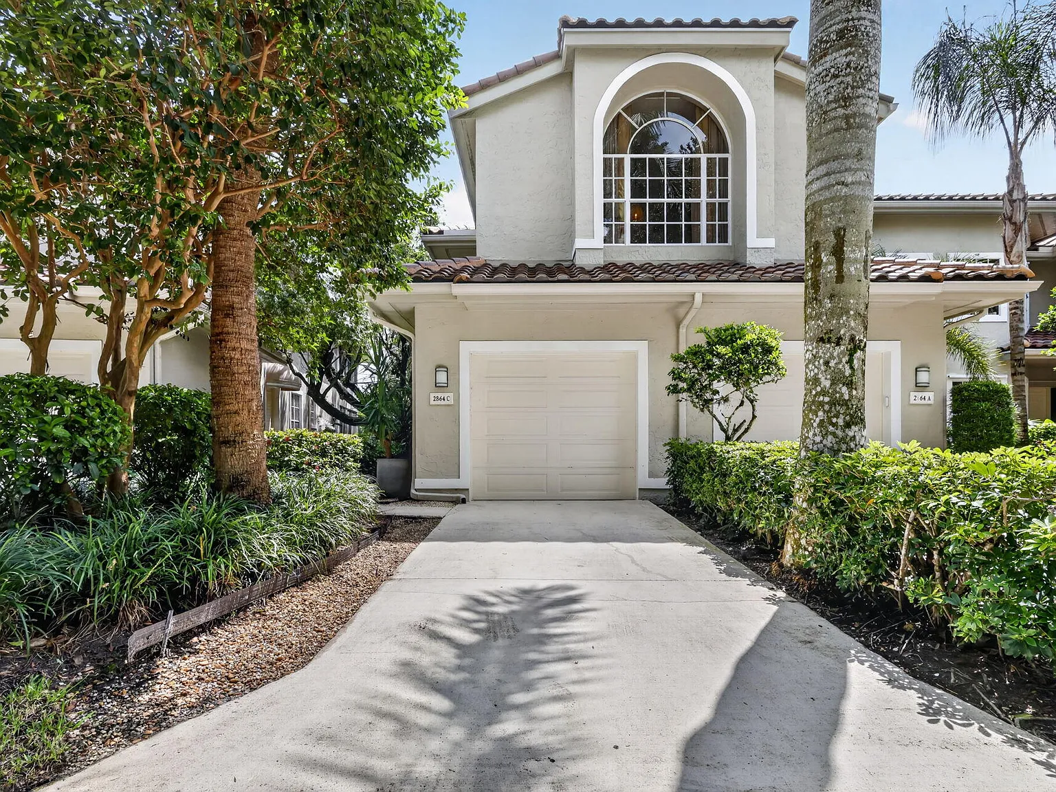 3 bed, 3.0 bath, 2765 sqft, $11,000 — Photo 2