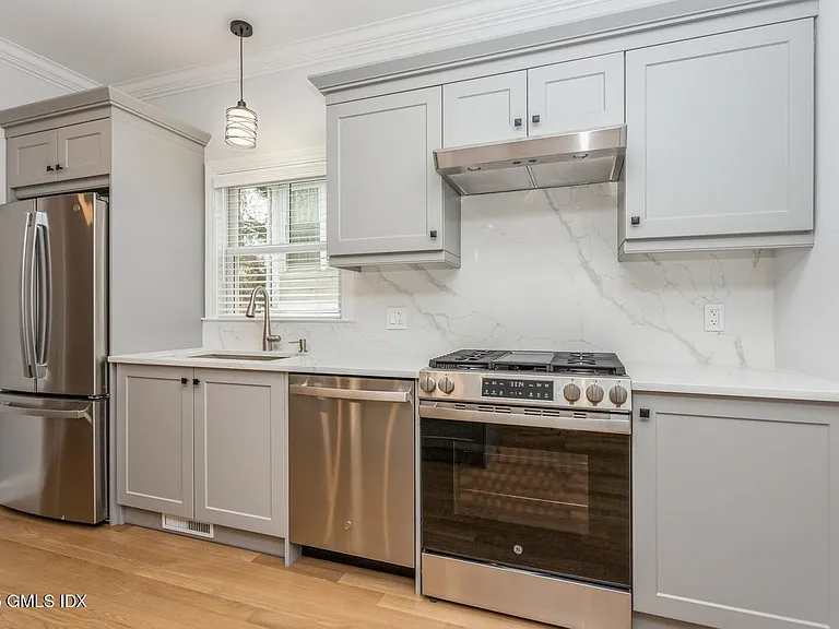 347 Delavan Ave #A — Photo 12