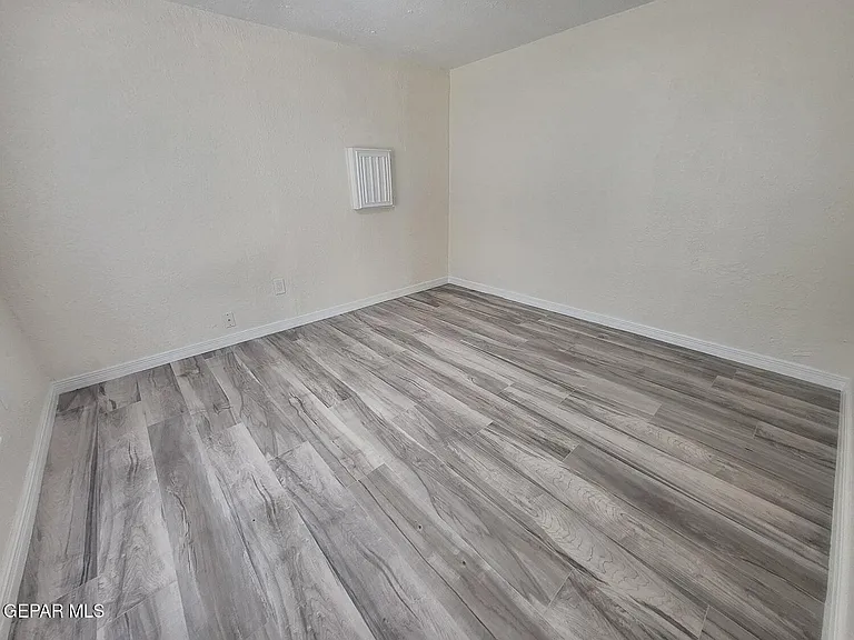 7143 N Loop Dr #E — Photo 8