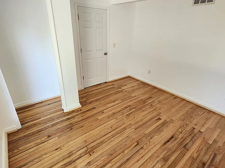 7130 Hollywood St — Photo 6
