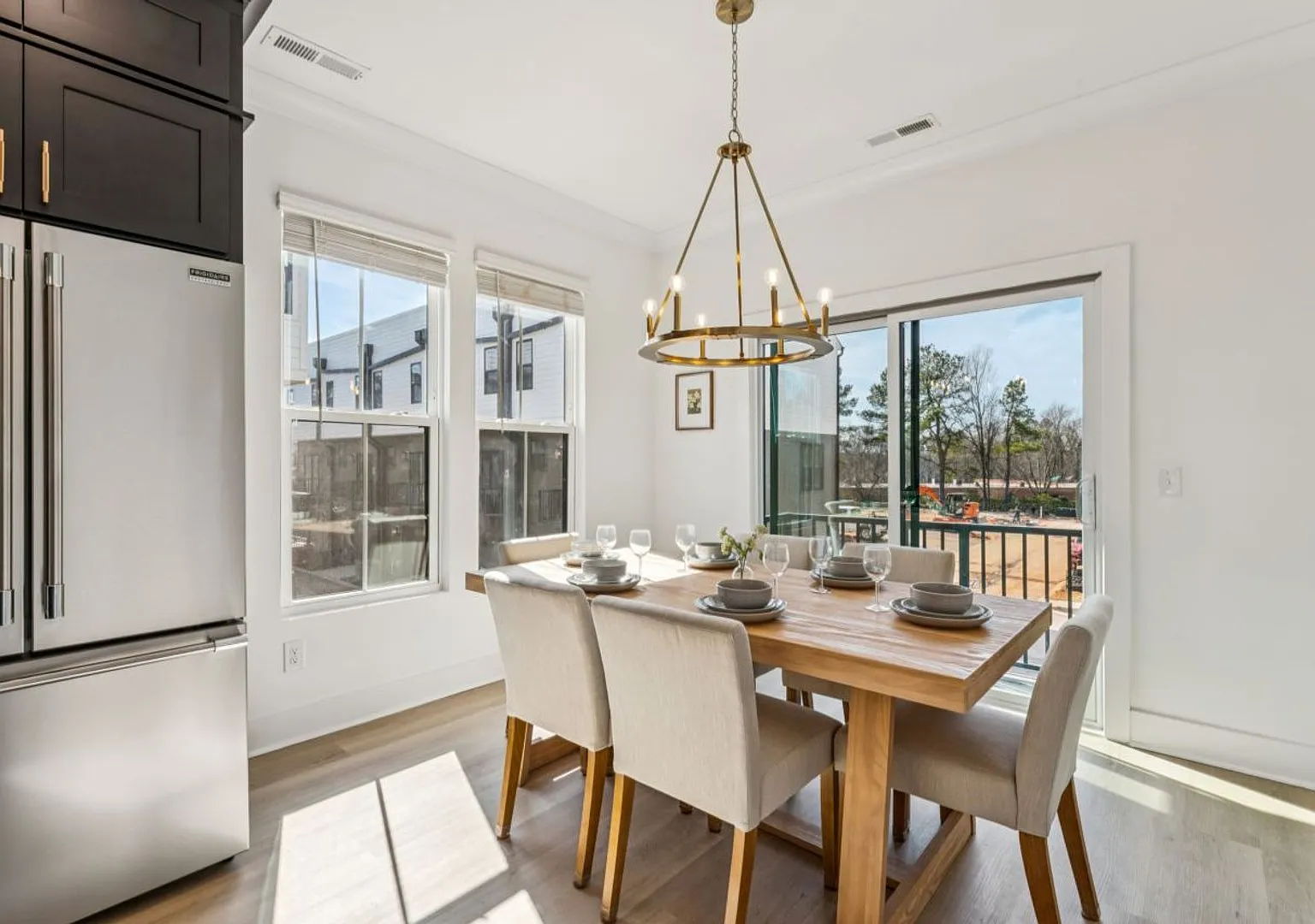 2 BR/2.5BA | Modern End UnitTownhome| 2-Car Garage + rooftop terrace — Photo 3